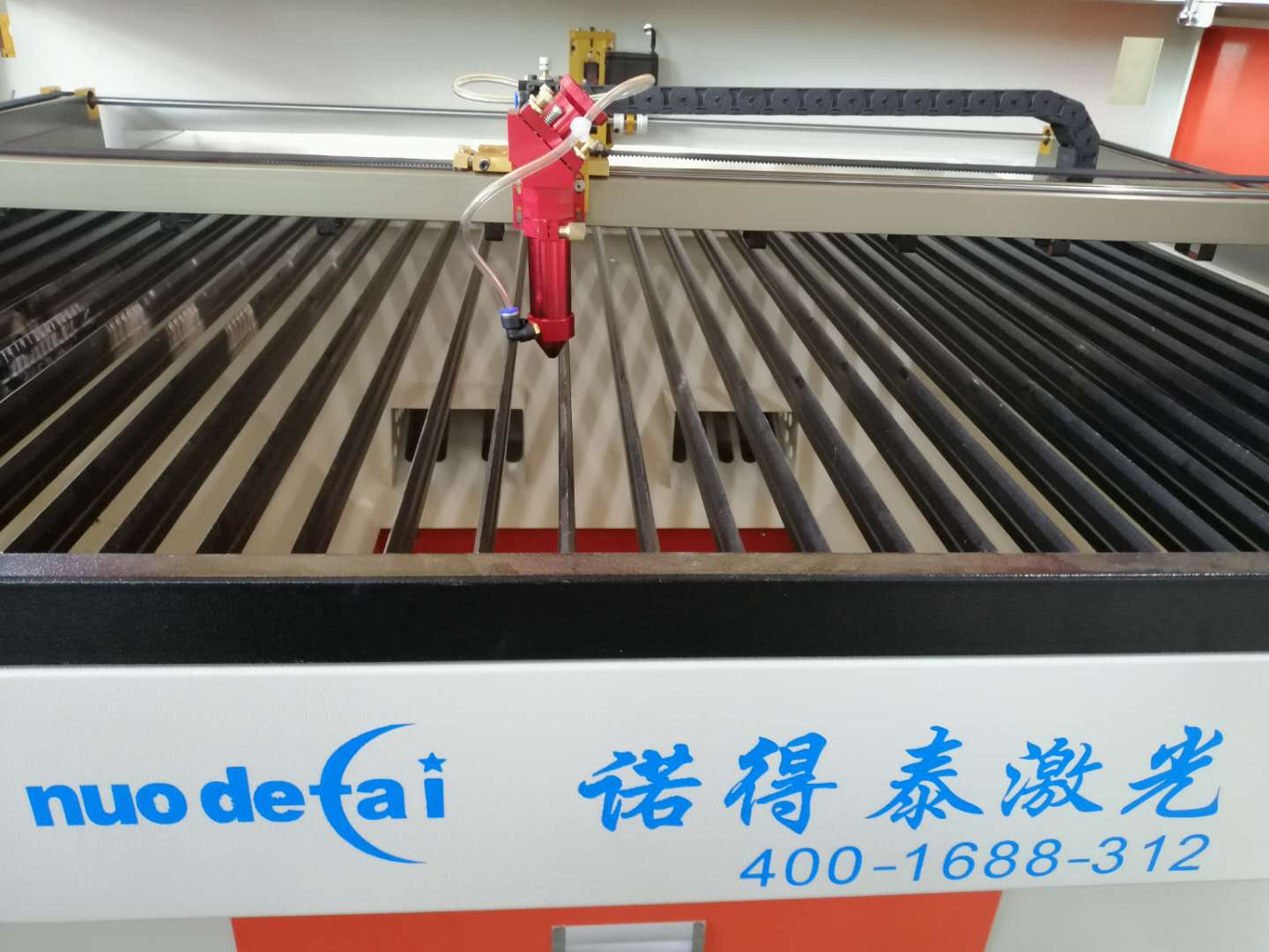 簡介有關(guān)于小型激光切割機(jī)廠家價(jià)格！