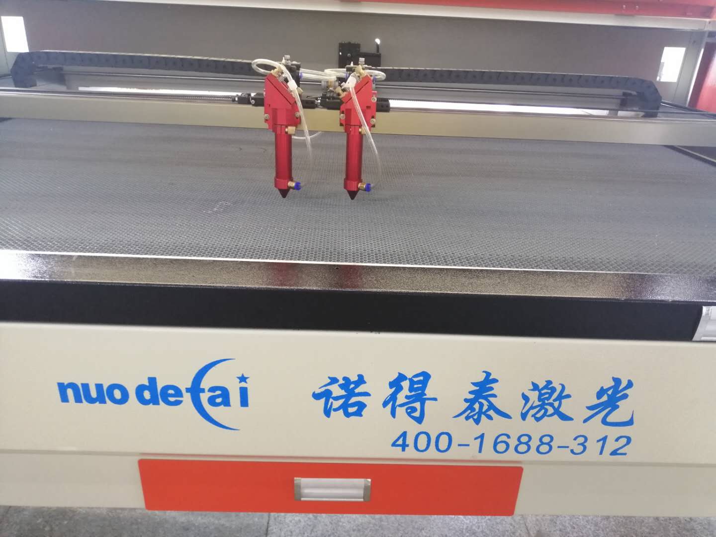 1812雙頭互移激光切割機(jī)適合毛絨玩具裁剪！